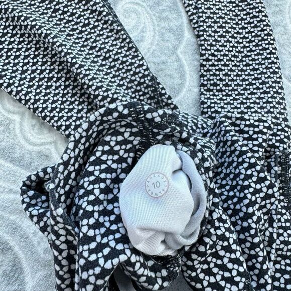 Womens Lululemon Align Crop - Picture 5 of 7